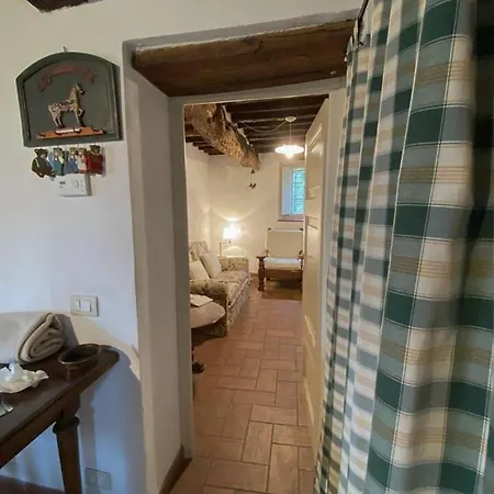 Casa Spaziosa In Caratteristico Paesino Di Alta Collina