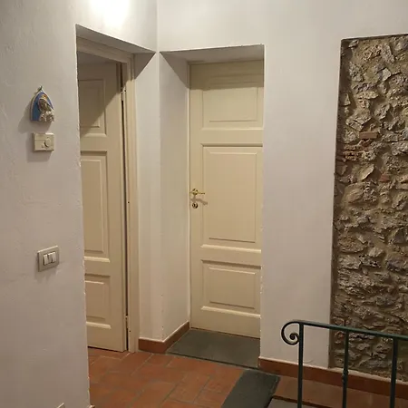 Casa Spaziosa In Caratteristico Paesino Di Alta Collina